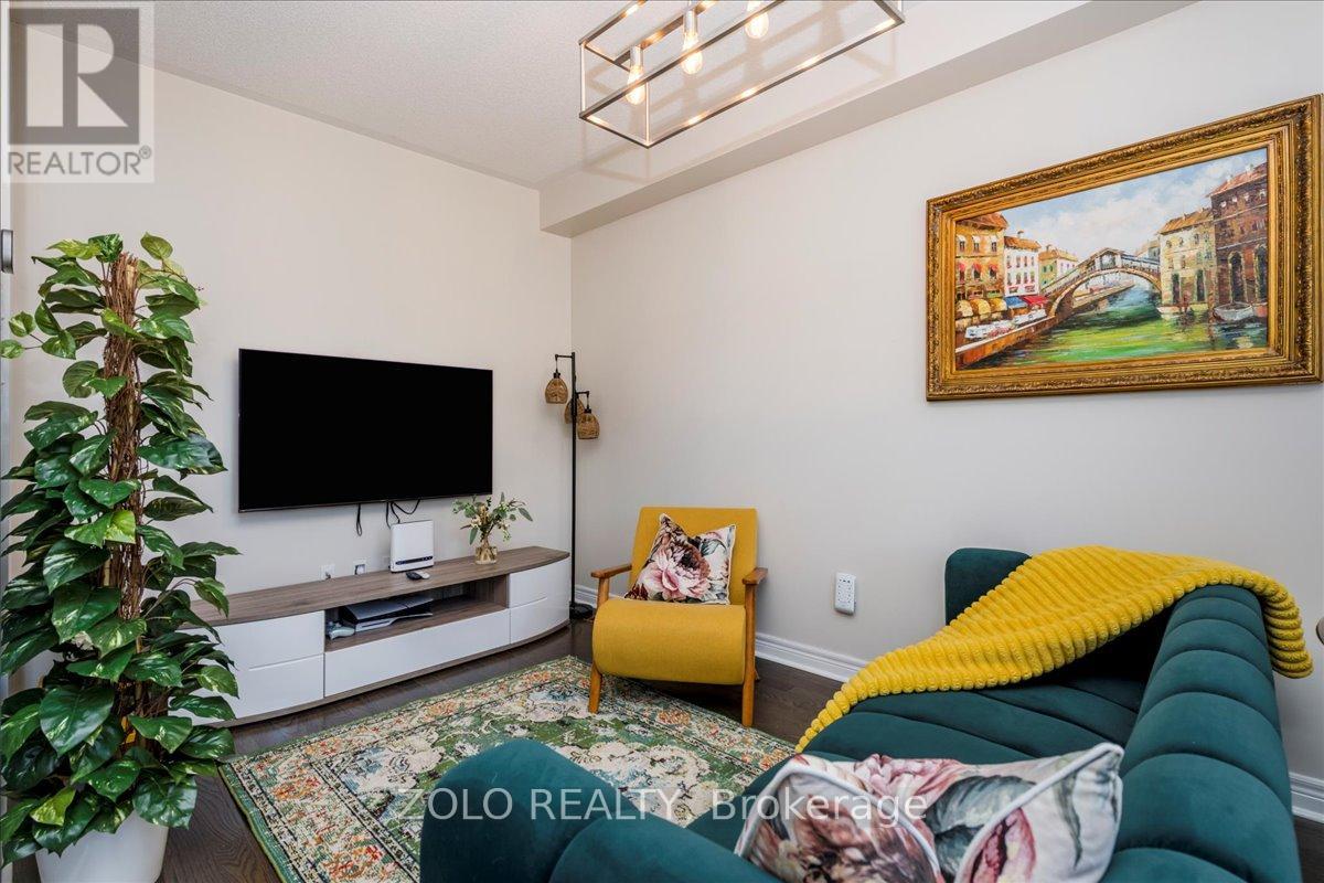 Photo 2 of 92 Pearcey Crescent, Barrie ON