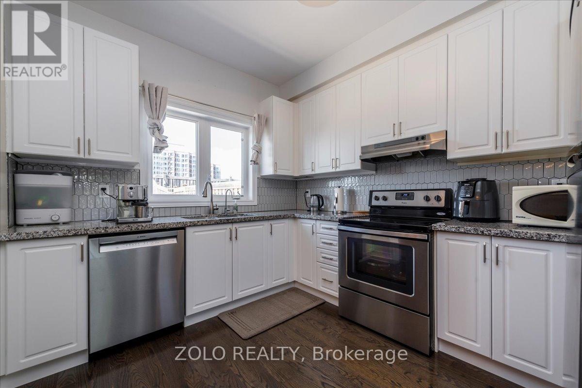 Photo 10 of 92 Pearcey Crescent, Barrie ON