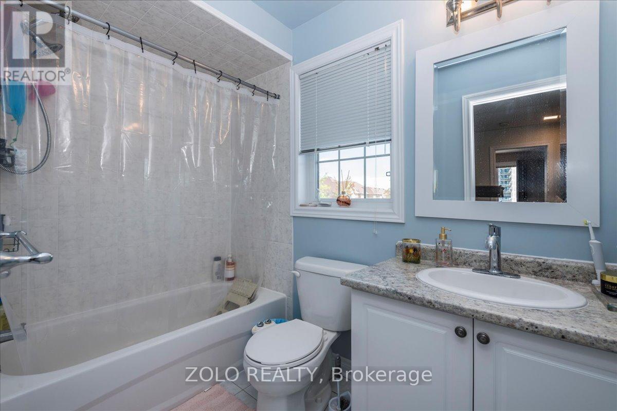 Photo 13 of 92 Pearcey Crescent, Barrie ON