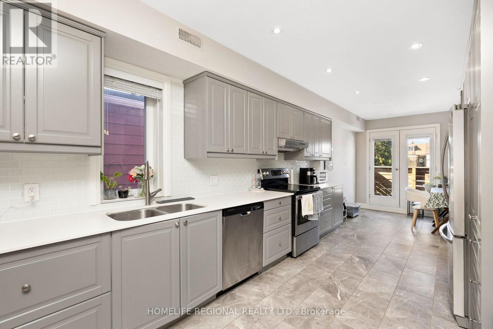 Photo 6 of 204 Roxton Road, Toronto ON