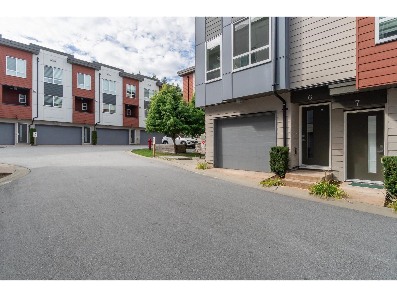 Photo 4 of 6 1670 160 Street, Surrey BC