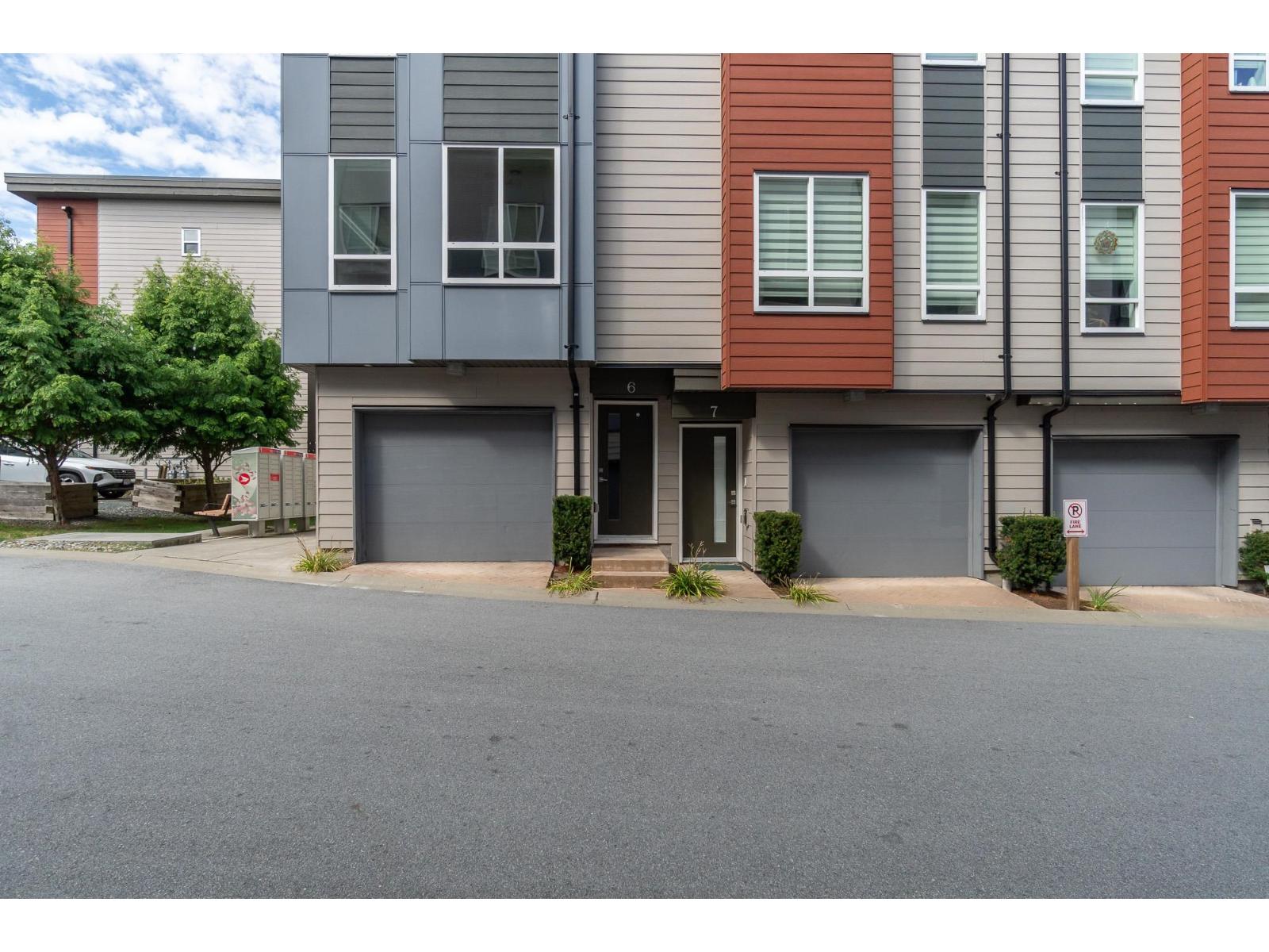 Photo 3 of 6 1670 160 Street, Surrey BC