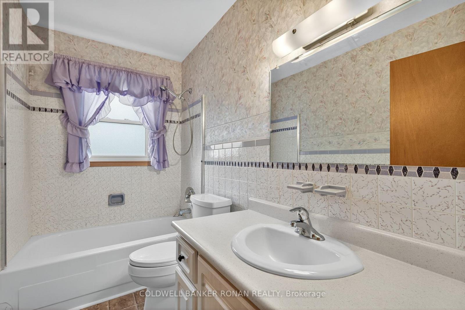 Photo 21 of 8 Douglas Drive, New Tecumseth ON