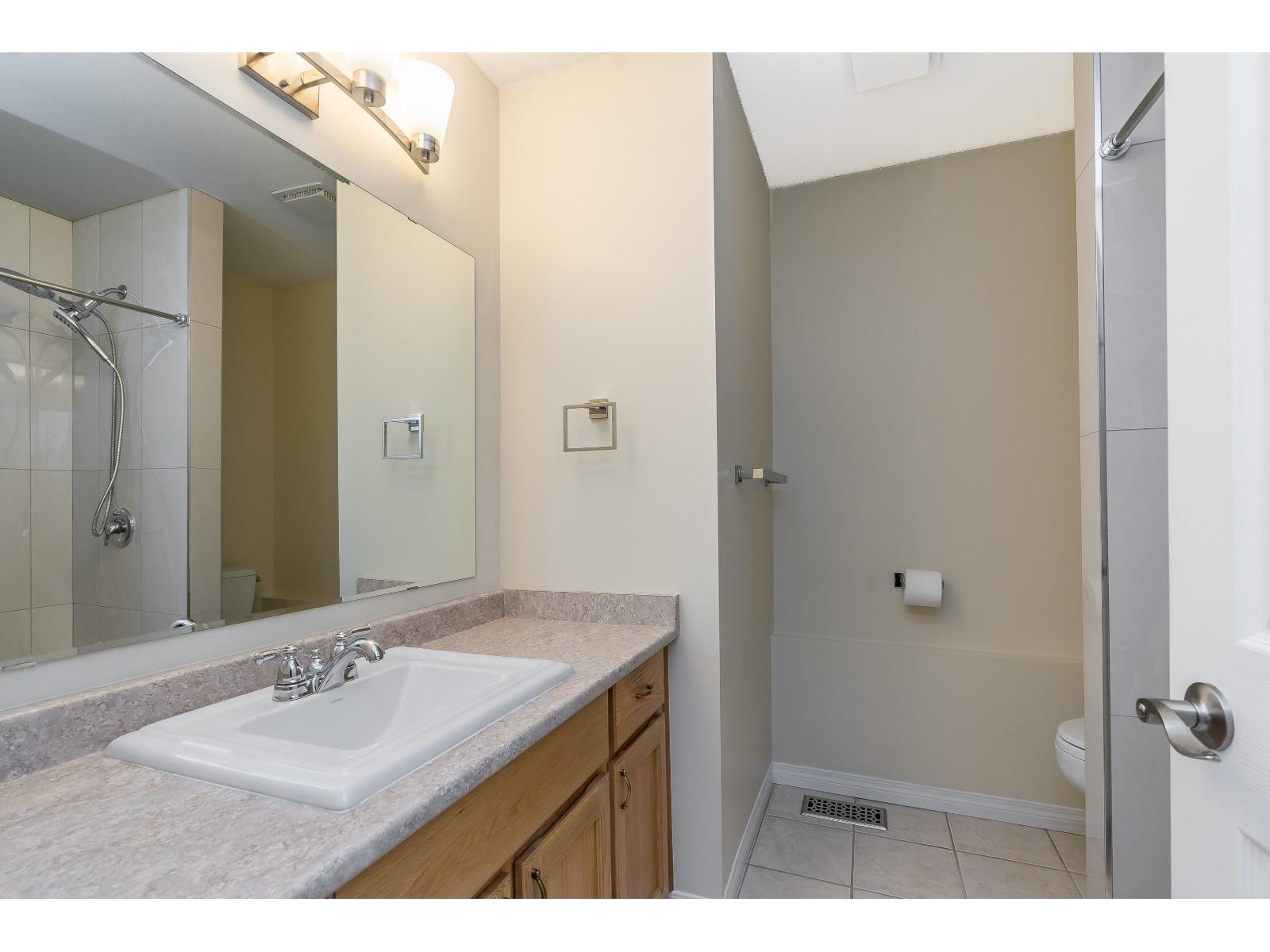 Photo 23 of 4 2989 Trafalgar Street, Abbotsford BC