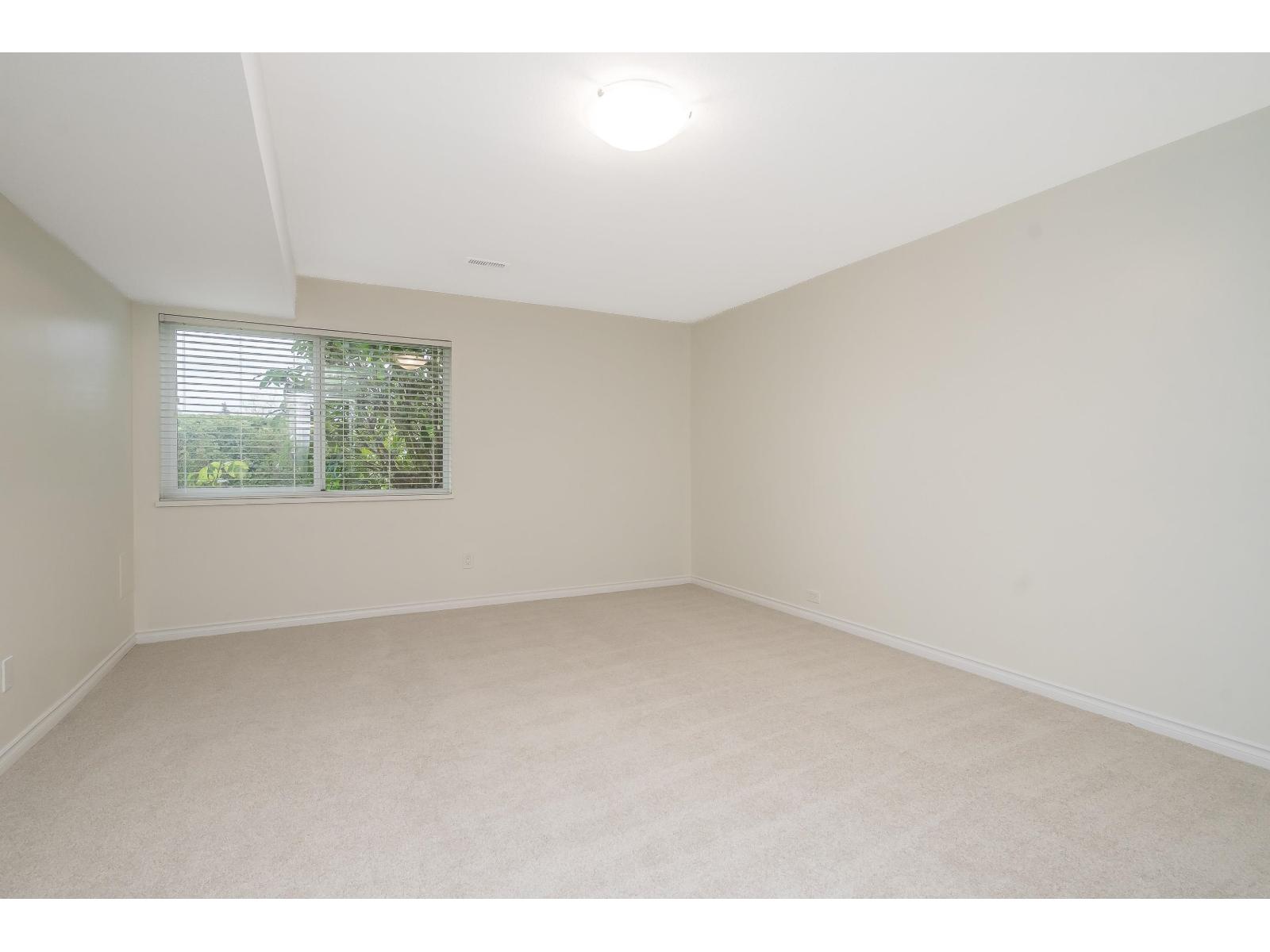 Photo 29 of 4 2989 Trafalgar Street, Abbotsford BC