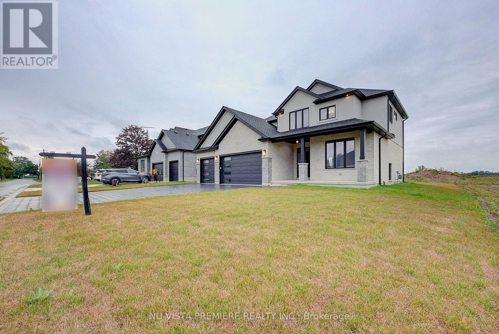Single Family House for Sale in  MCLEOD STREET North Middlesex (Parkhill) 