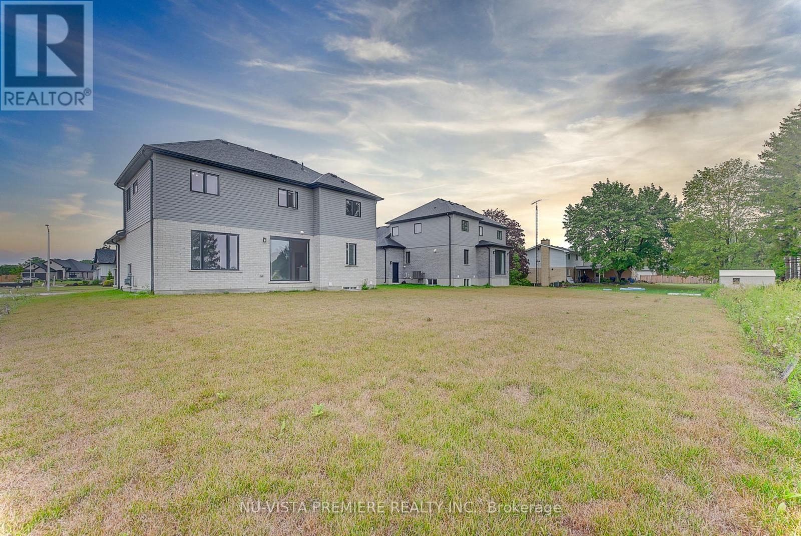 Single Family House for Sale in  MCLEOD STREET North Middlesex (Parkhill) 