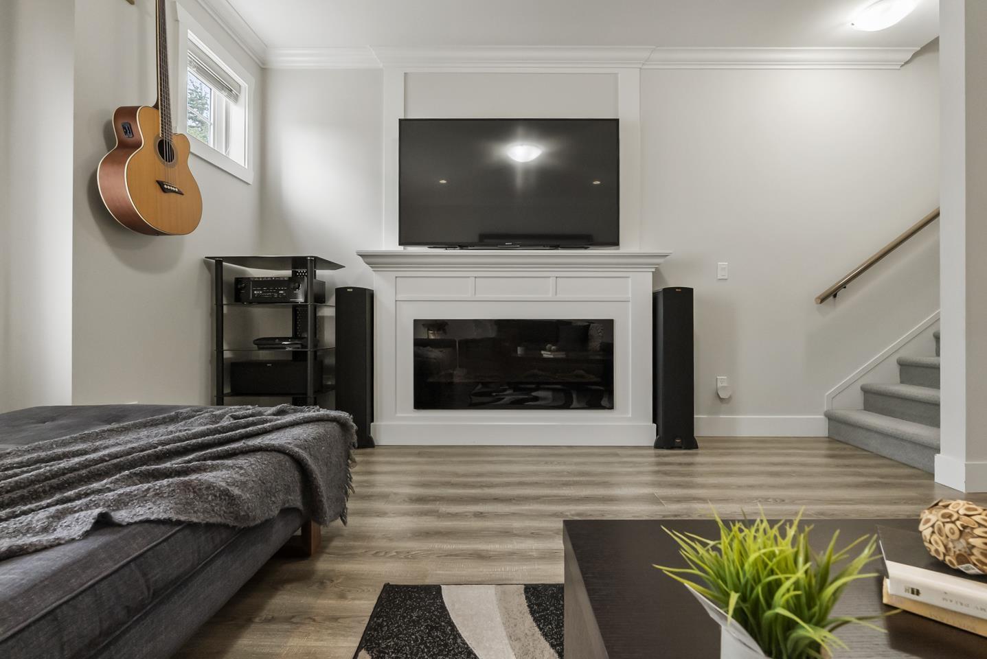 Photo 4 of 8 8747 162 Street, Surrey BC