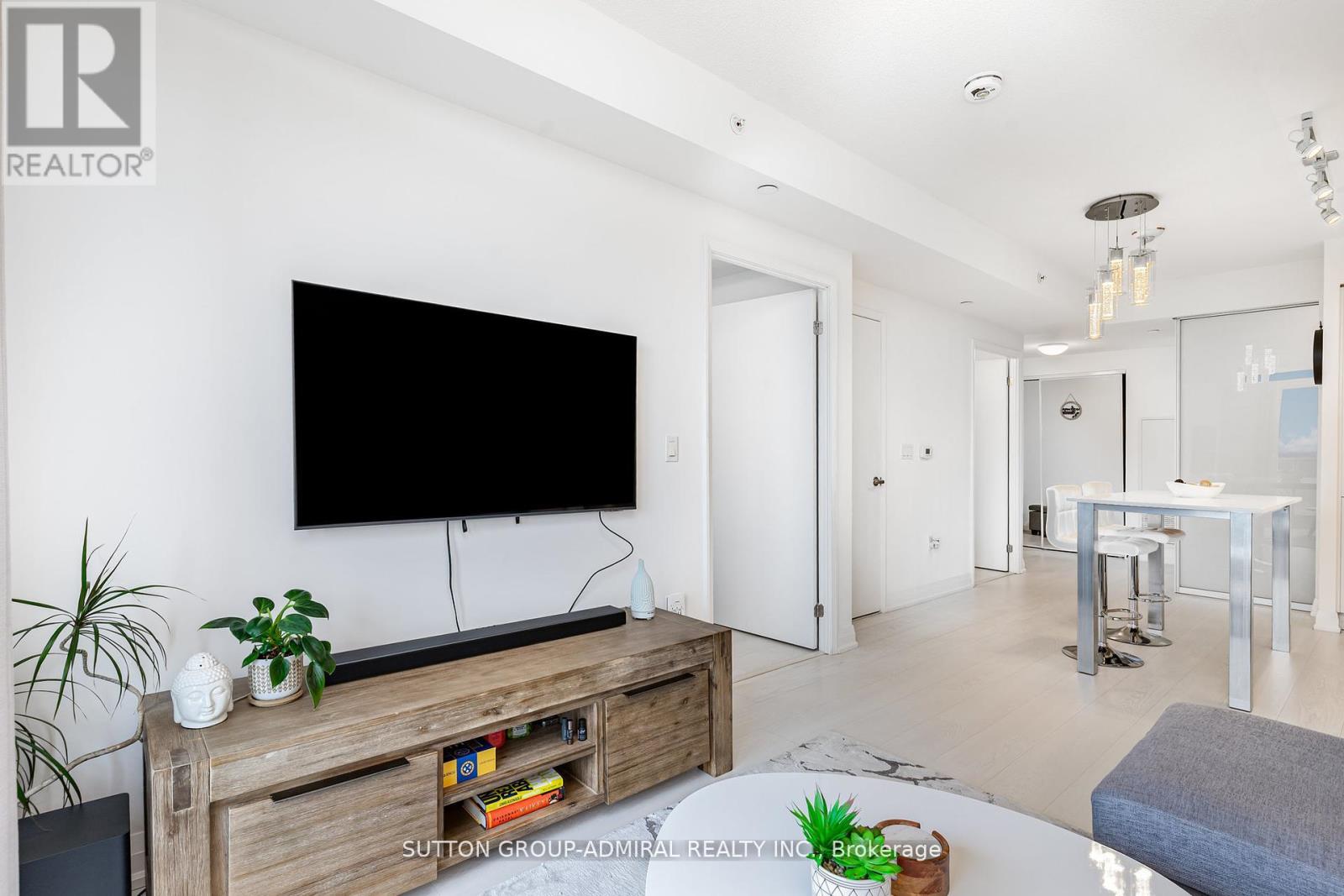 Photo 4 of 2701 30 Gibbs Road, Toronto ON