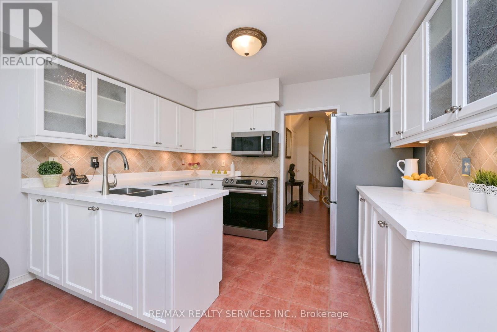 Photo 5 of 48 Albright Road, Brampton ON
