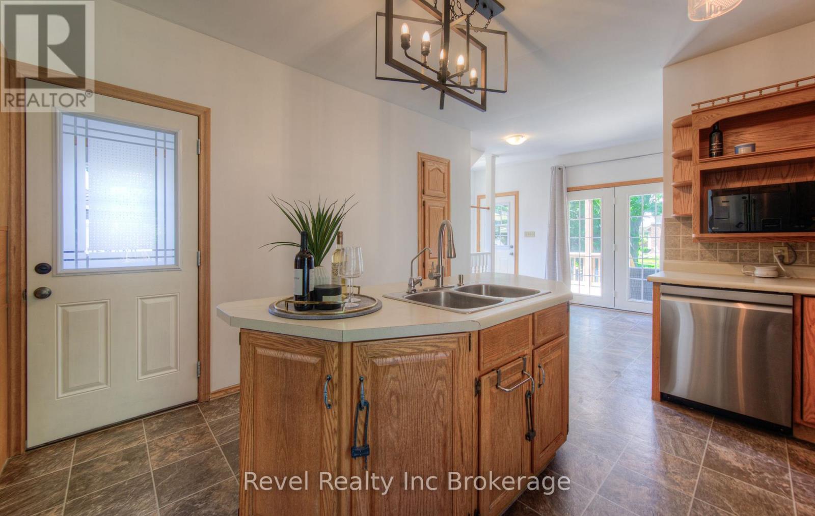 Photo 11 of 509 Canterbury Street, Woodstock ON