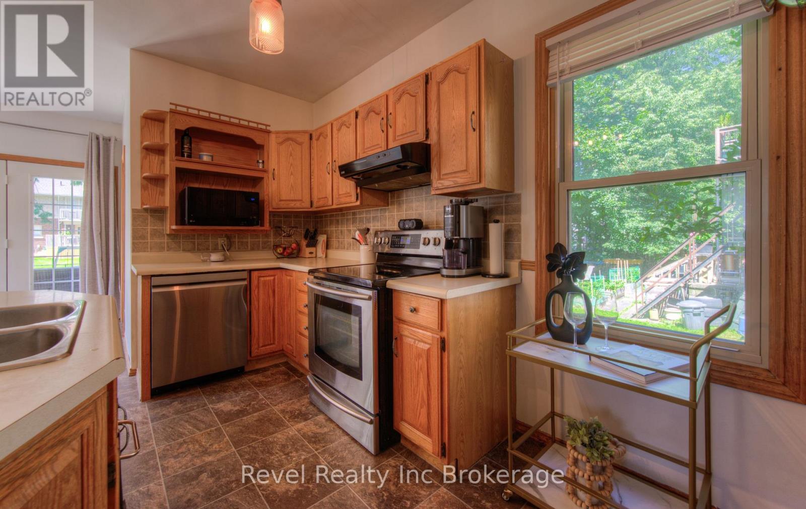 Photo 12 of 509 Canterbury Street, Woodstock ON