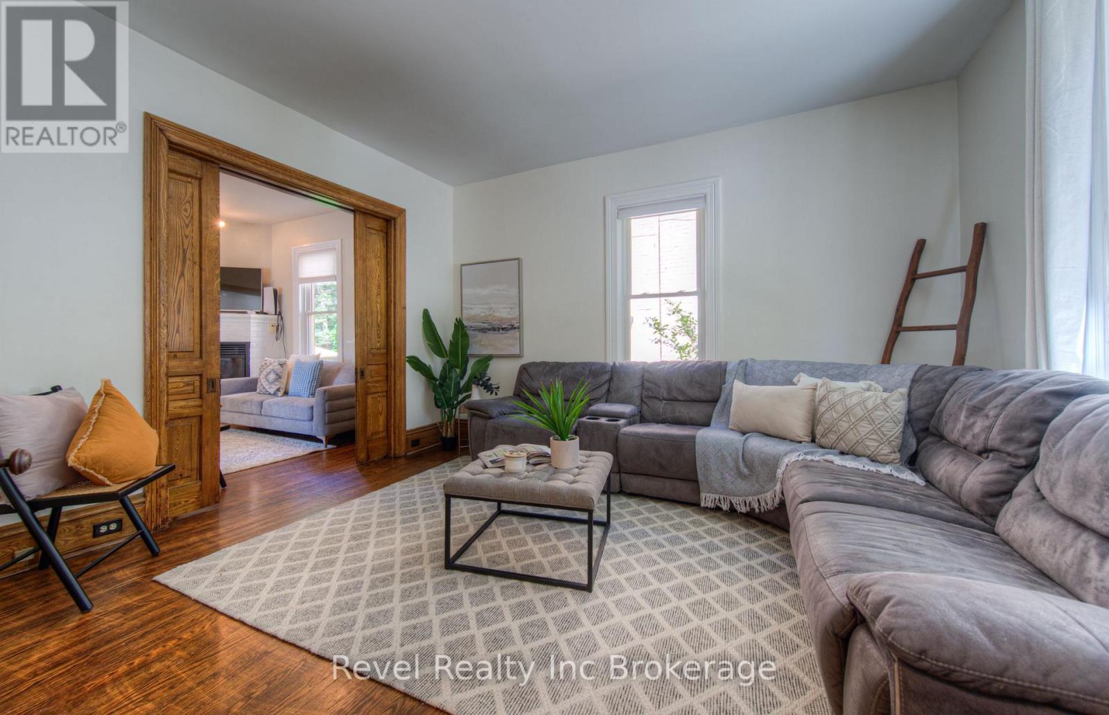 Photo 3 of 509 Canterbury Street, Woodstock ON