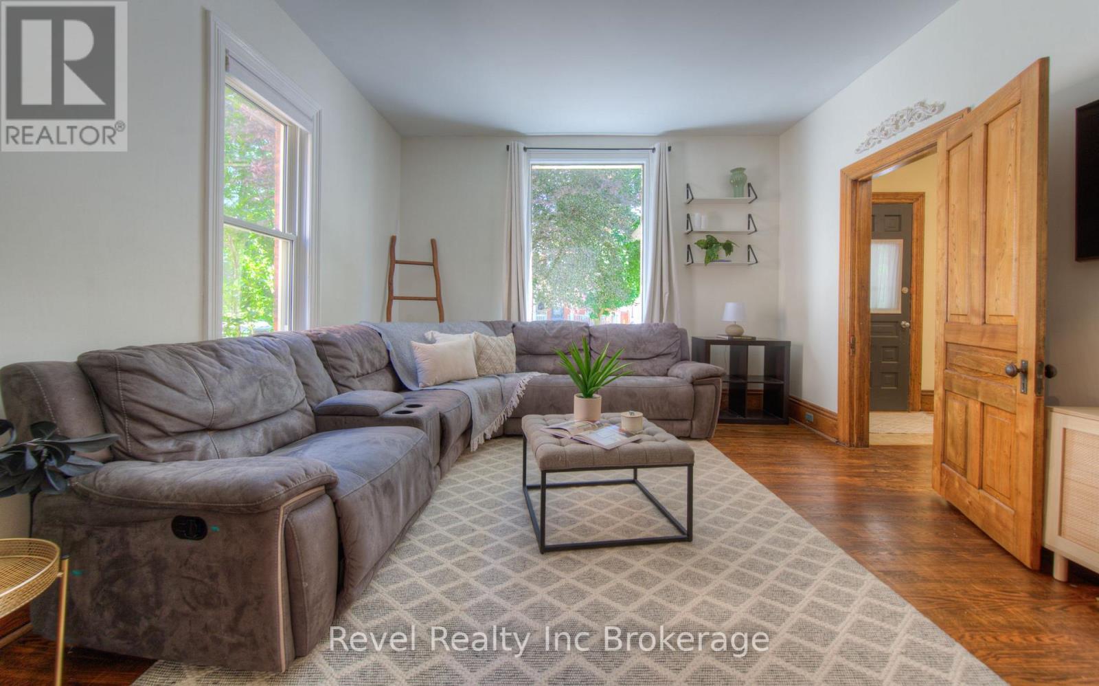 Photo 4 of 509 Canterbury Street, Woodstock ON