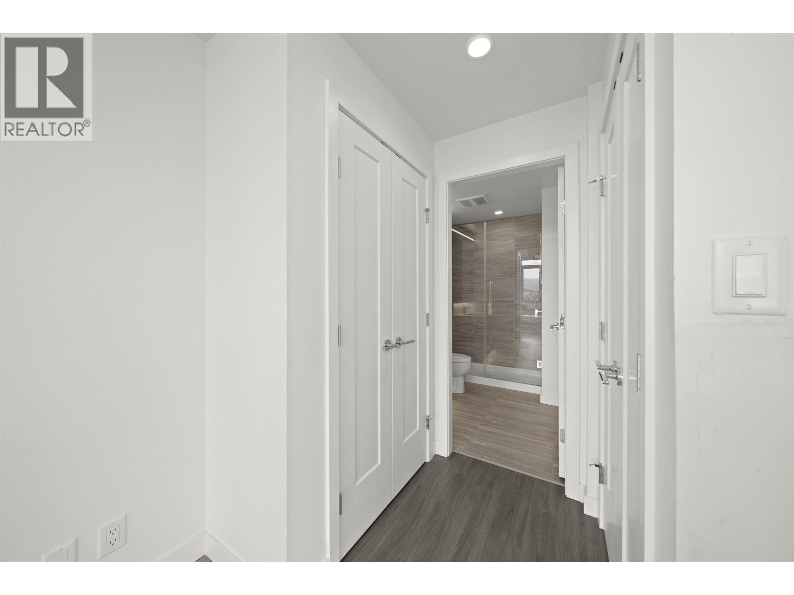 Photo 10 of 2807 2311 Beta Avenue, Burnaby BC