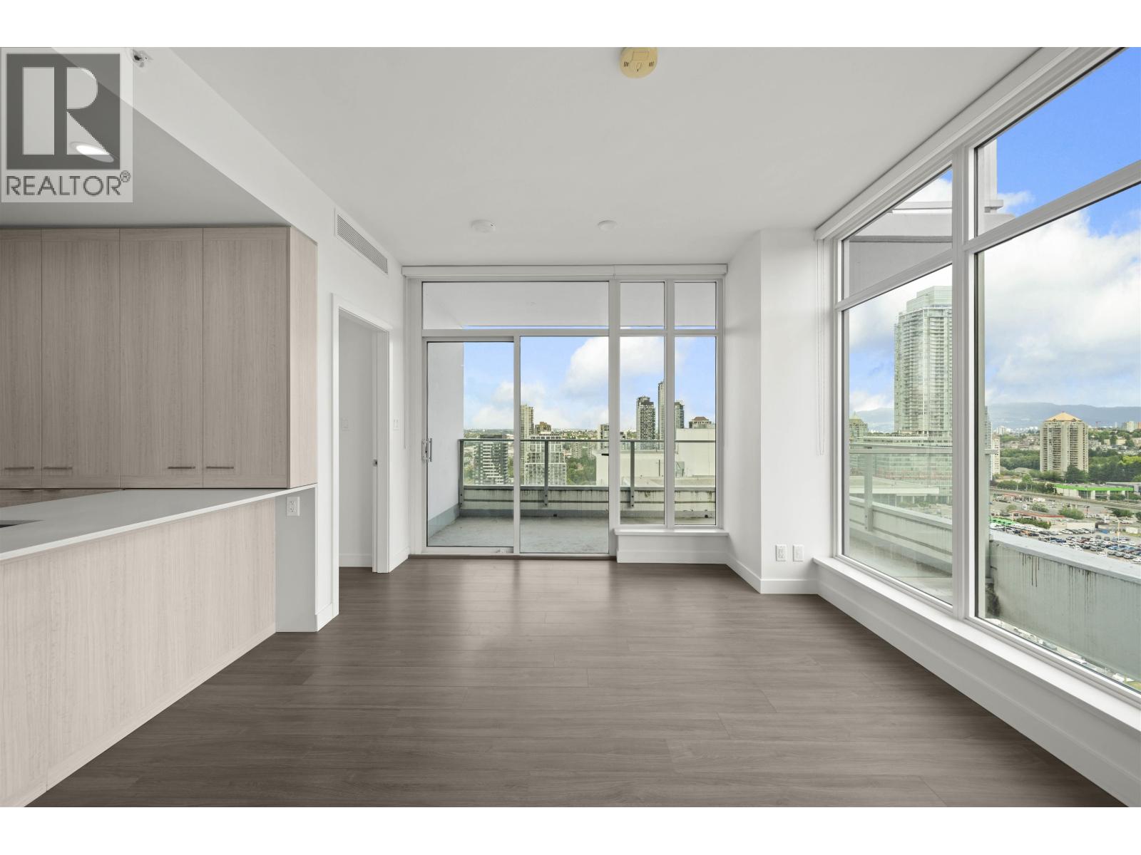 Photo 3 of 2807 2311 Beta Avenue, Burnaby BC