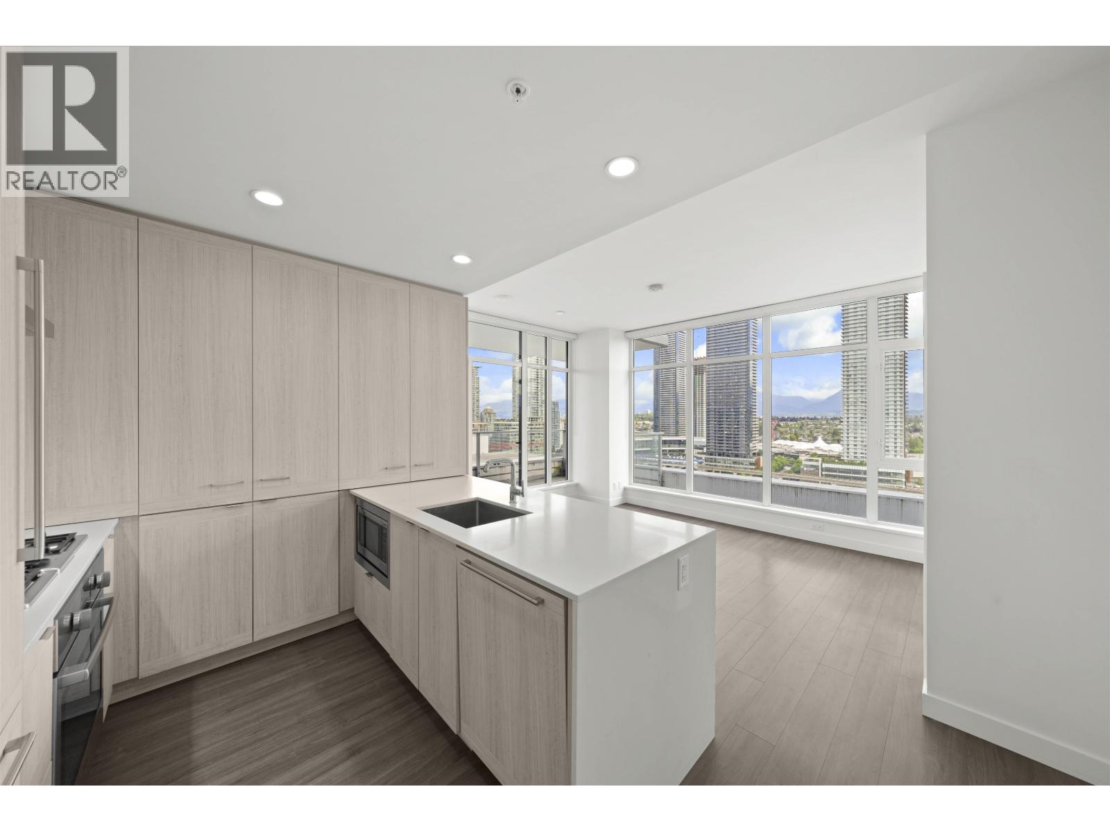 Photo 7 of 2807 2311 Beta Avenue, Burnaby BC