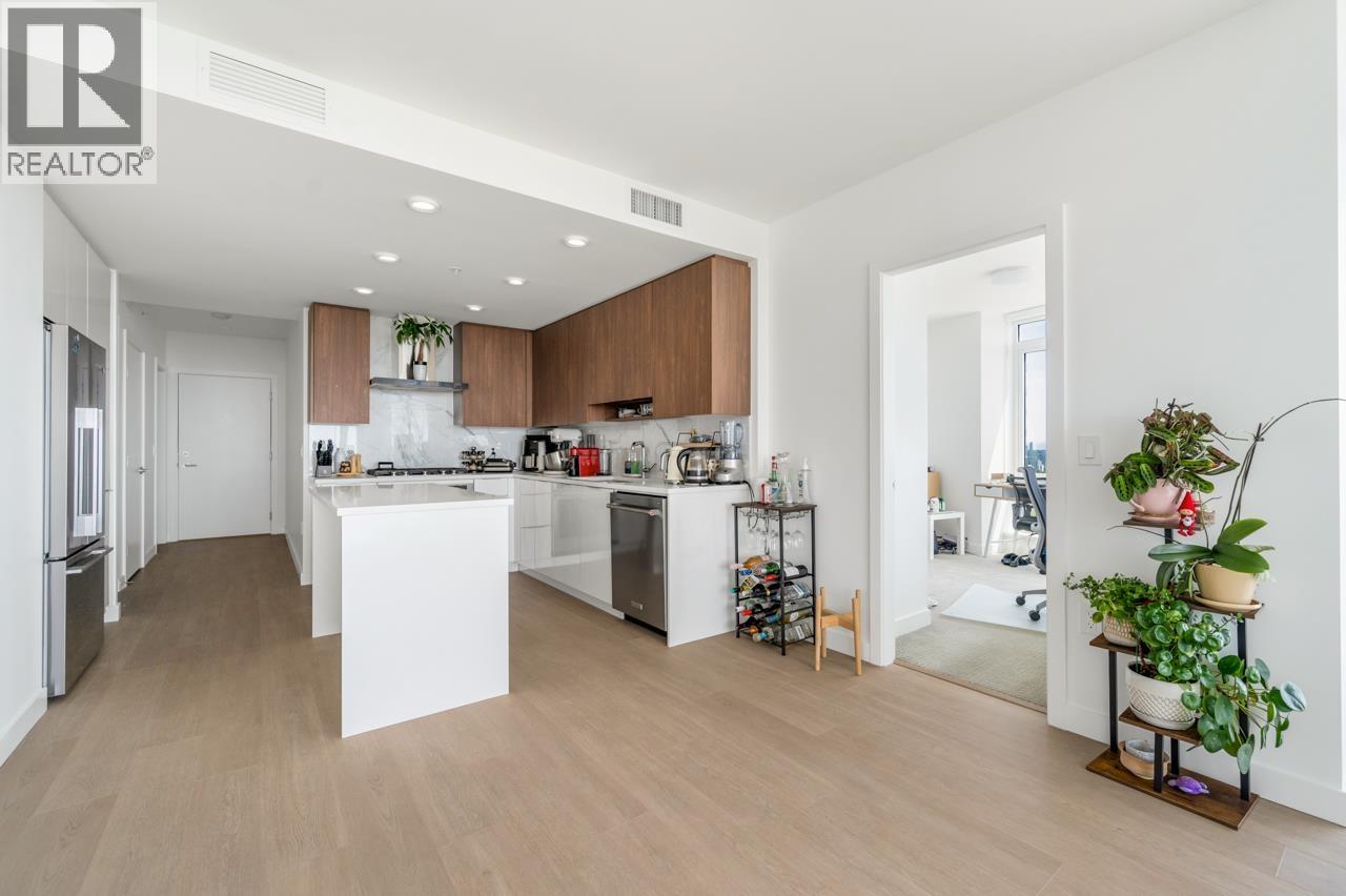 Photo 10 of 2307 7683 Park Crescent, Burnaby BC