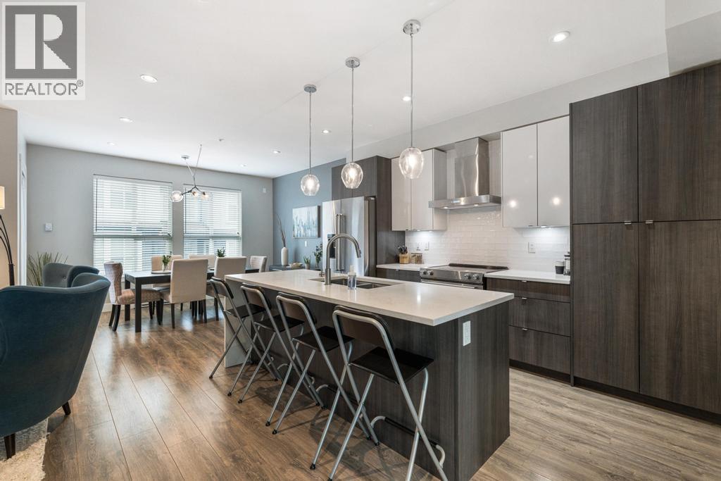 Photo 4 of 16 24086 104 Avenue, Maple Ridge BC