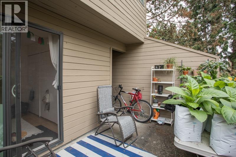 #201-8040 COLONIAL Drive, Richmond