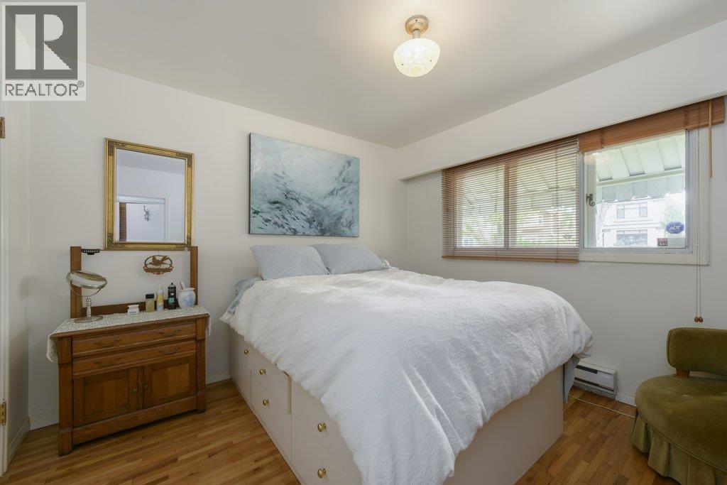 Photo 14 of 125 E 48th Avenue, Vancouver BC