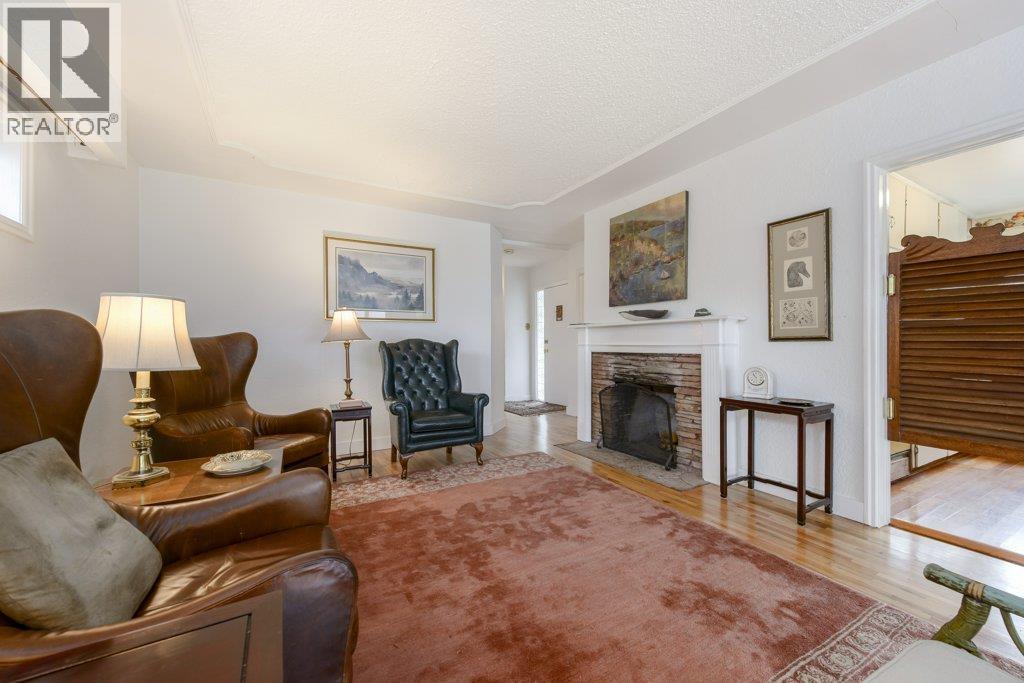 Photo 2 of 125 E 48th Avenue, Vancouver BC