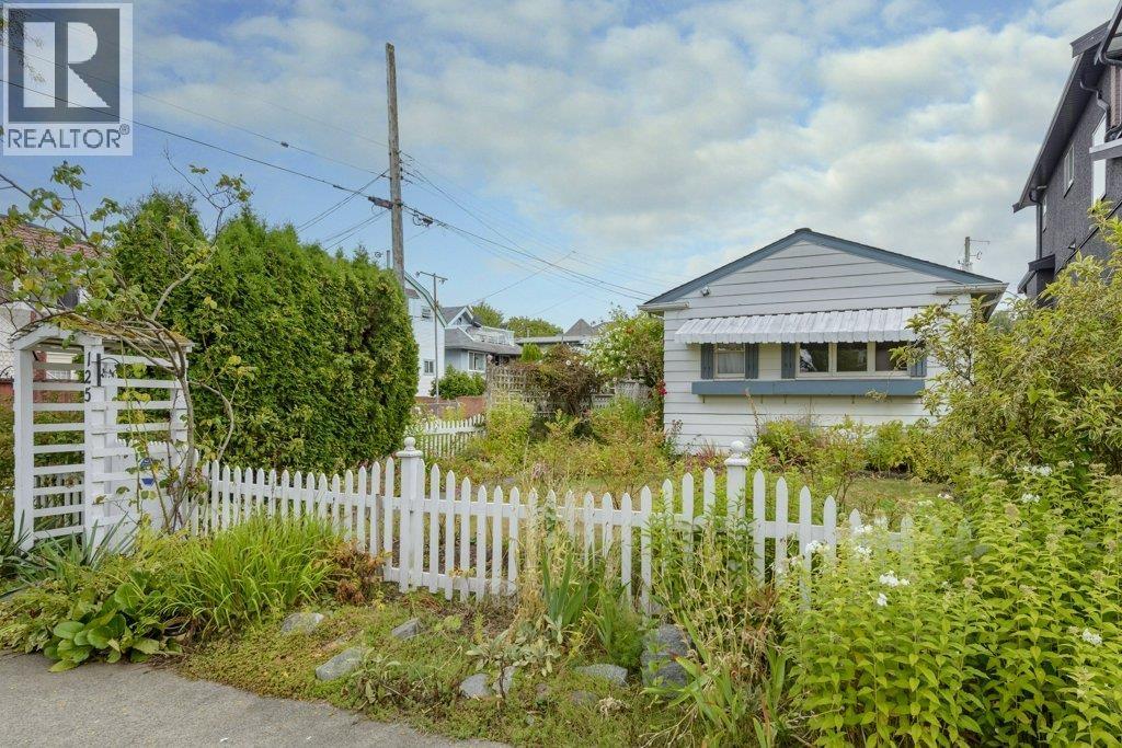 Photo 23 of 125 E 48th Avenue, Vancouver BC