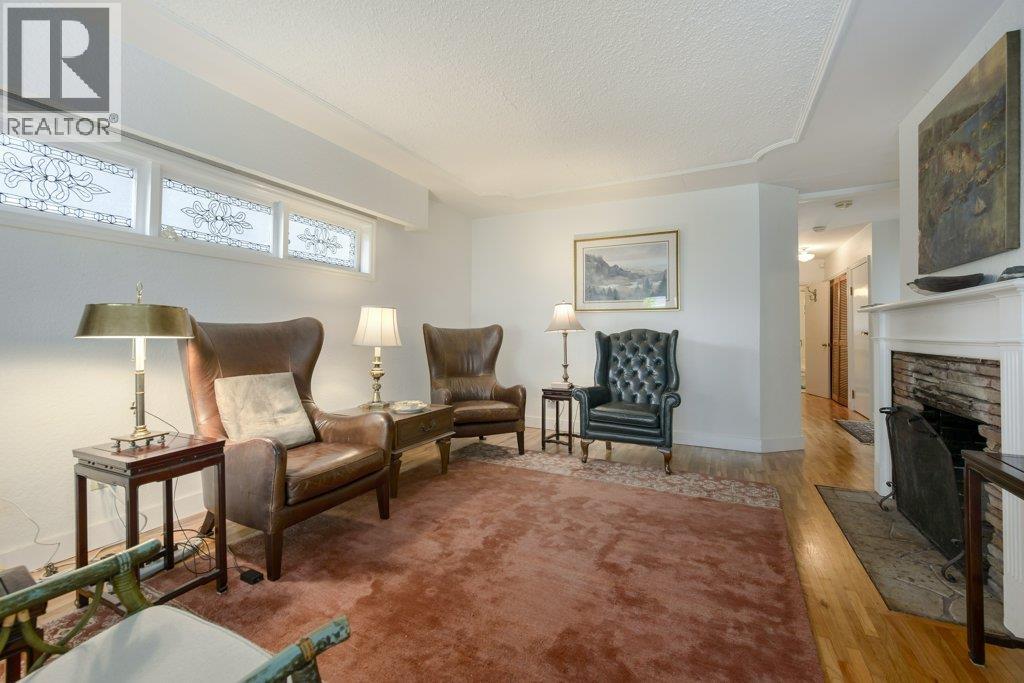 Photo 3 of 125 E 48th Avenue, Vancouver BC
