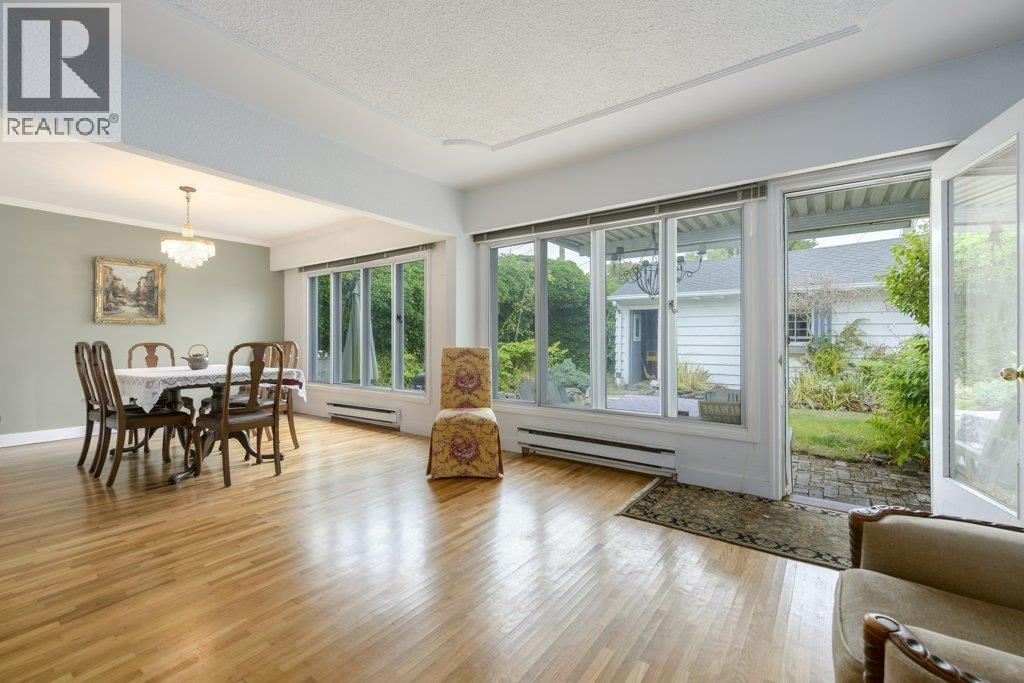 Photo 5 of 125 E 48th Avenue, Vancouver BC