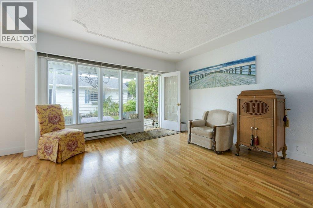 Photo 6 of 125 E 48th Avenue, Vancouver BC
