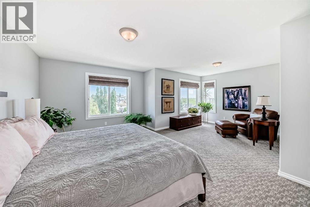 Single Family House for Sale in  Royal Crest View NW Royal Oak Calgary 