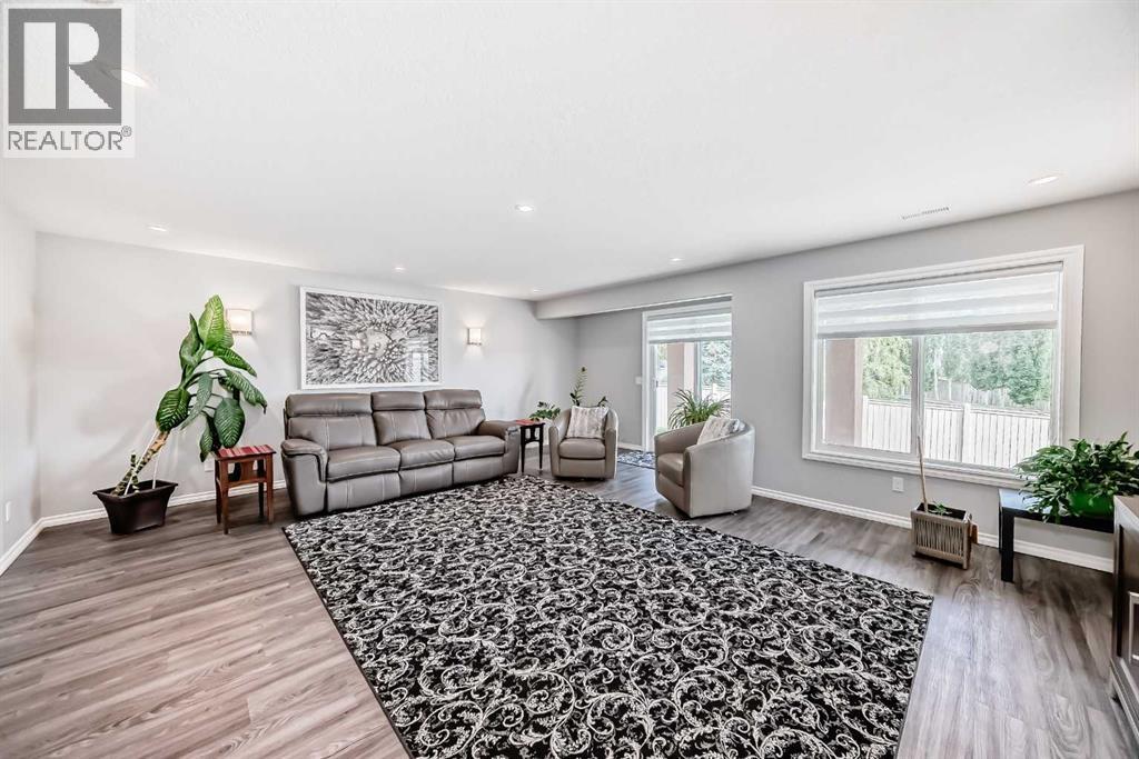 Single Family House for Sale in  Royal Crest View NW Royal Oak Calgary 
