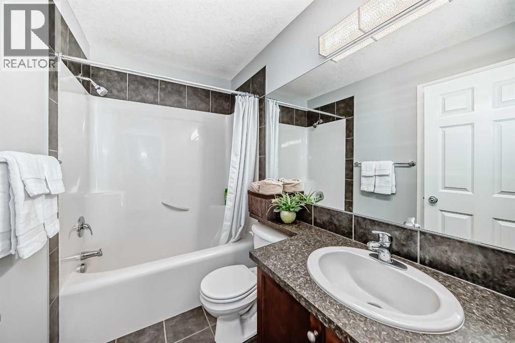 Single Family House for Sale in  Royal Crest View NW Royal Oak Calgary 