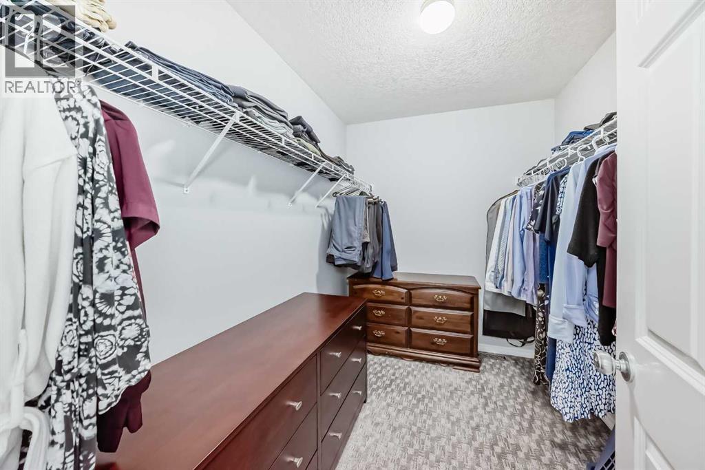 Single Family House for Sale in  Royal Crest View NW Royal Oak Calgary 