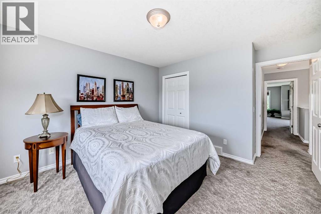 Single Family House for Sale in  Royal Crest View NW Royal Oak Calgary 