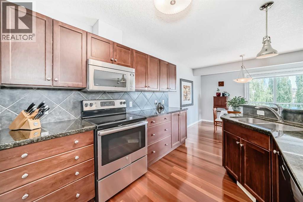 Single Family House for Sale in  Royal Crest View NW Royal Oak Calgary 