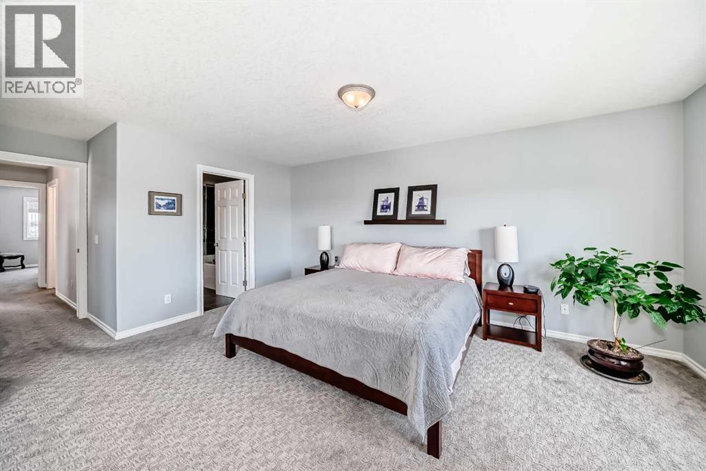Single Family House for Sale in  Royal Crest View NW Royal Oak Calgary 