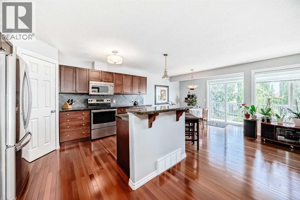Single Family House for Sale in  Royal Crest View NW Royal Oak Calgary 