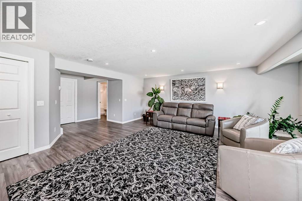 Single Family House for Sale in  Royal Crest View NW Royal Oak Calgary 