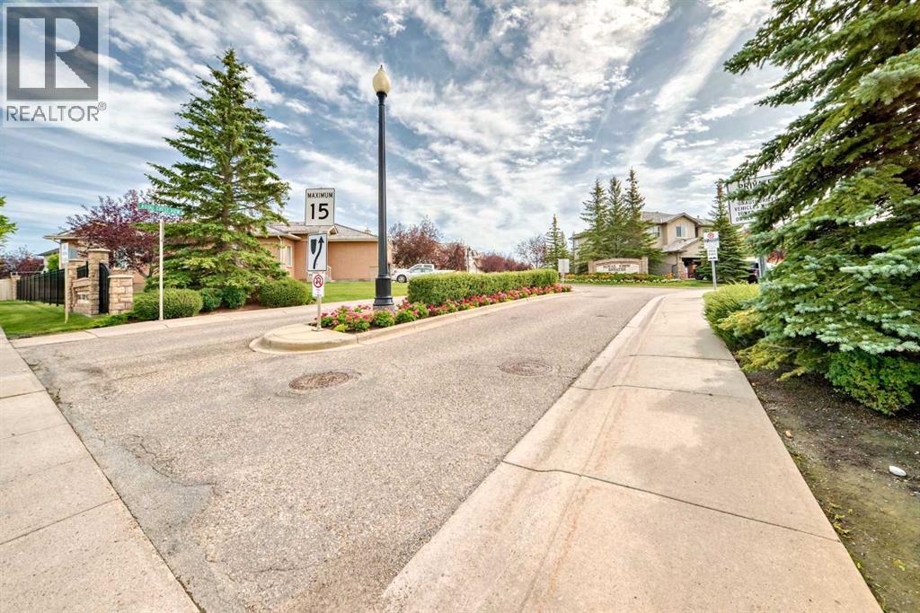 Single Family House for Sale in  Royal Crest View NW Royal Oak Calgary 