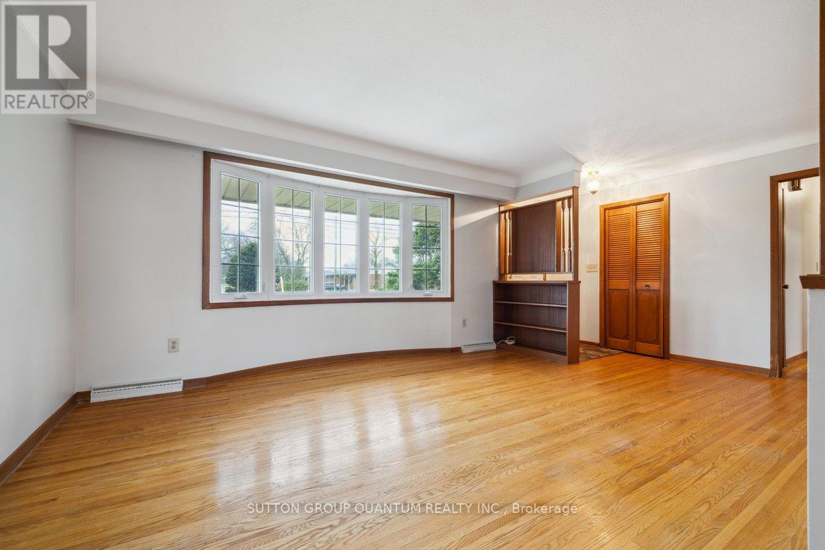 Photo 14 of 297 Lakeshore Road, St Catharines ON