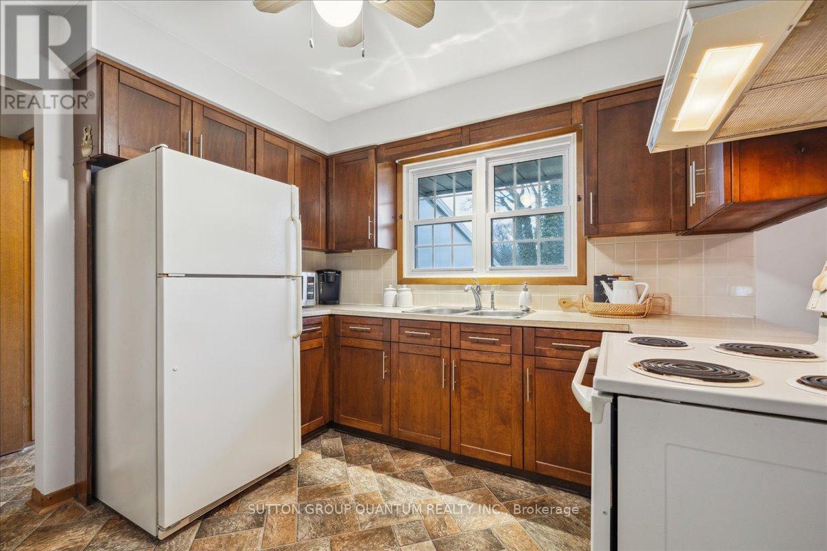 Photo 9 of 297 Lakeshore Road, St Catharines ON