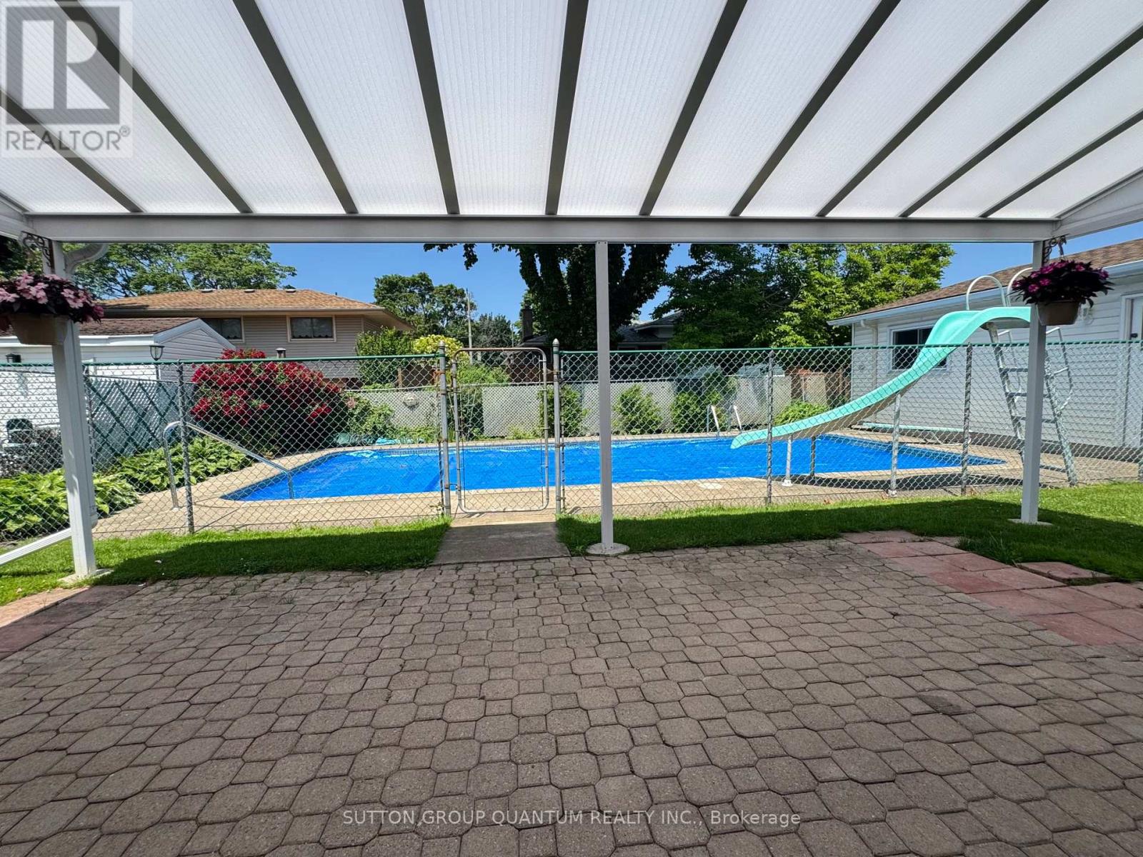 Photo 7 of 297 Lakeshore Road, St Catharines ON