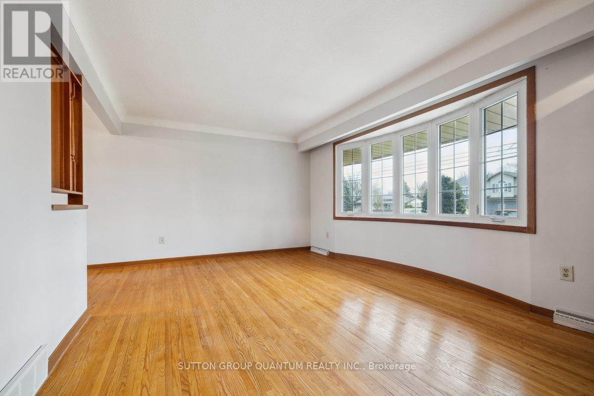 Photo 37 of 297 Lakeshore Road, St Catharines ON