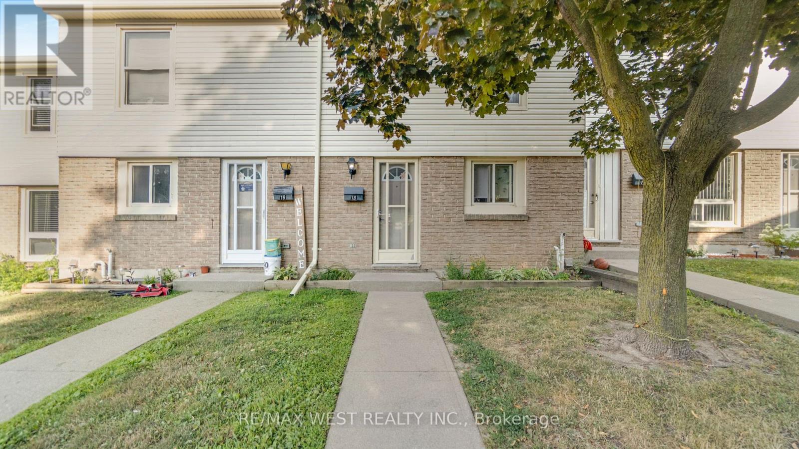 Photo 1 of 18 165 Green Valley Drive, Kitchener ON