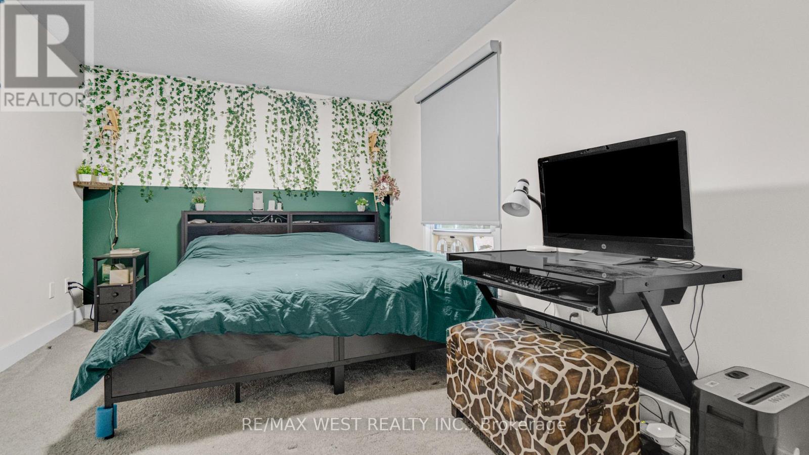 Photo 4 of 18 165 Green Valley Drive, Kitchener ON