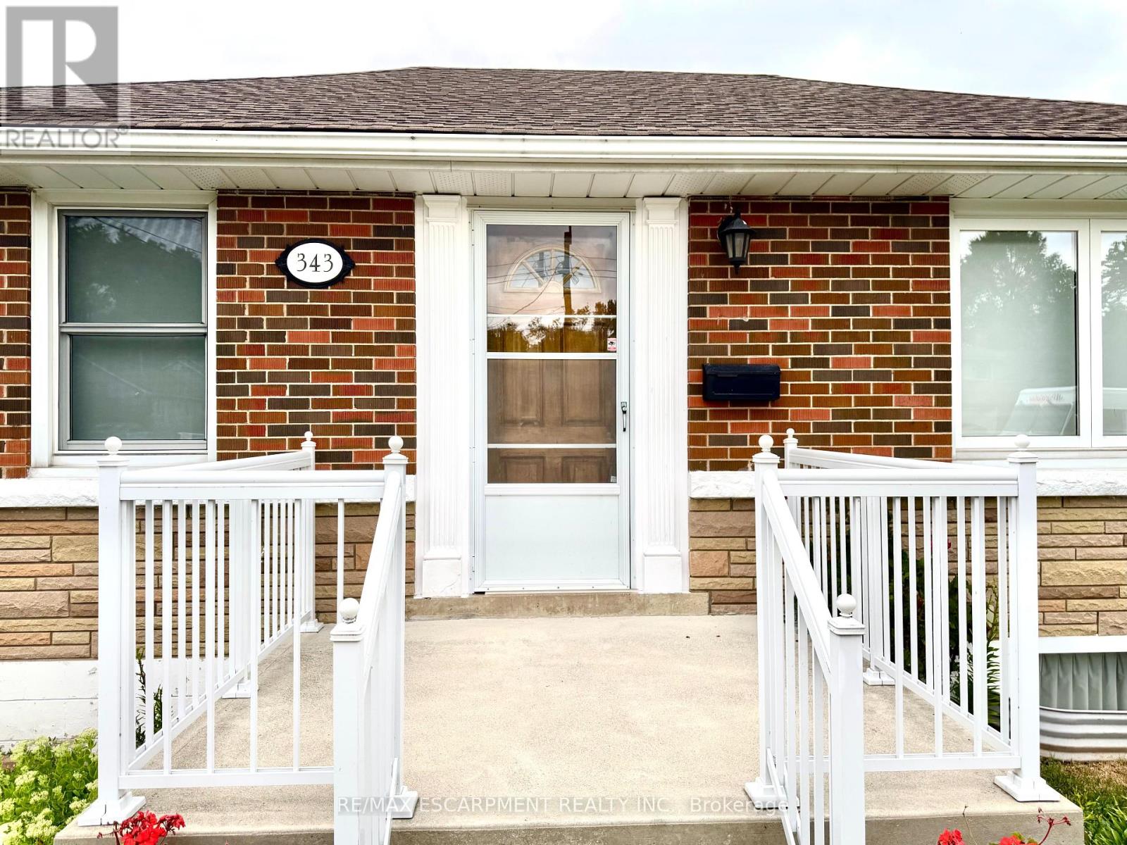 Photo 3 of 343 Hixon Road, Hamilton ON