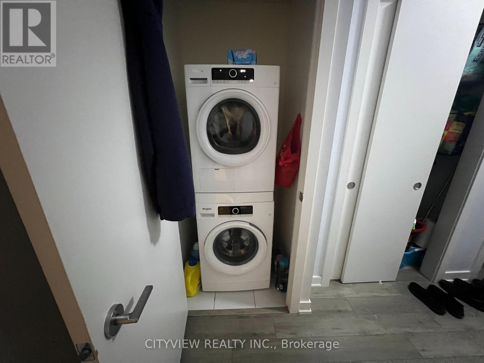 Photo 17 of 401 212 King William Street, Hamilton ON