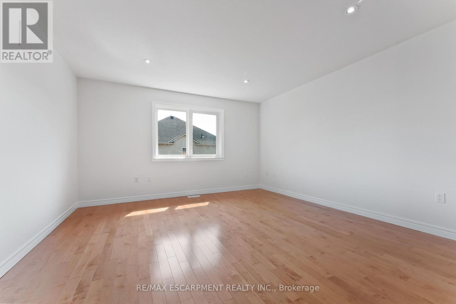 Photo 23 of 4 Mckibbon Avenue, Hamilton ON
