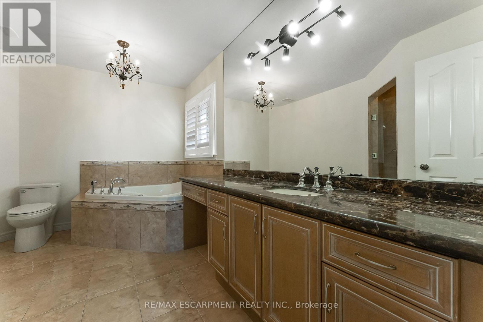 Photo 25 of 4 Mckibbon Avenue, Hamilton ON